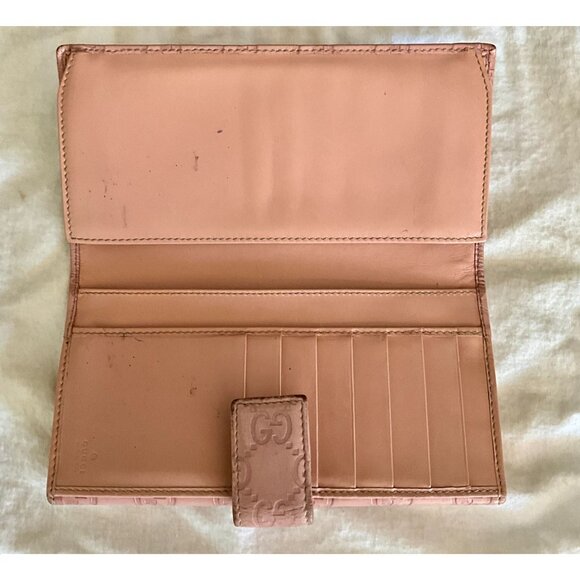 Gucci Pink Leather Wallet With Signature GG Pattern & Multiple Card Slots - Picture 3 of 9